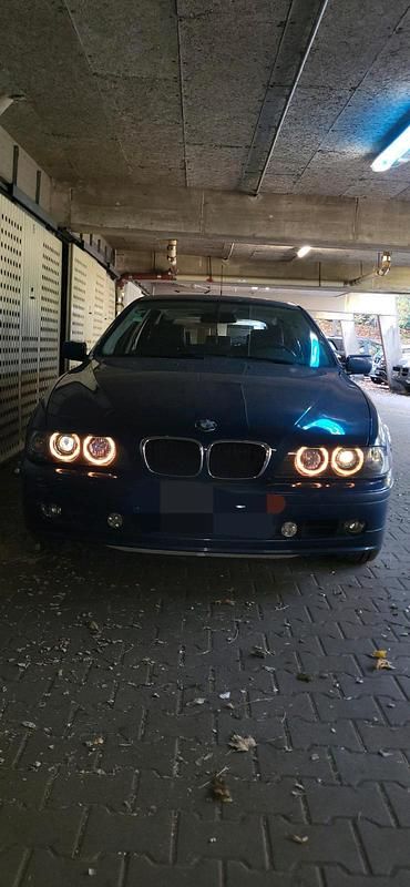 Blau Gebraucht 2003 BMW 520 Kombi | 800 € - Bild 1/4