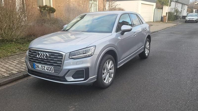 Silber Gebraucht 2020 Audi Q2 Comfort SUV | 19.900 € (Guter Preis) - Bild 1/4