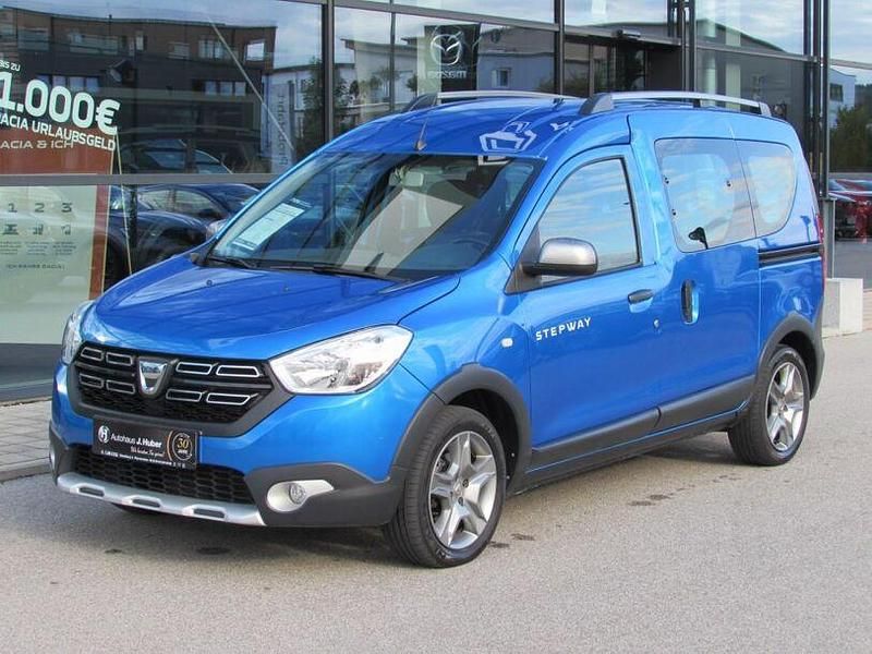 Blau Gebraucht 2020 Dacia Dokker Stepway Van / Kleinbus | 12.990 € (Teuer) - Bild 1/4