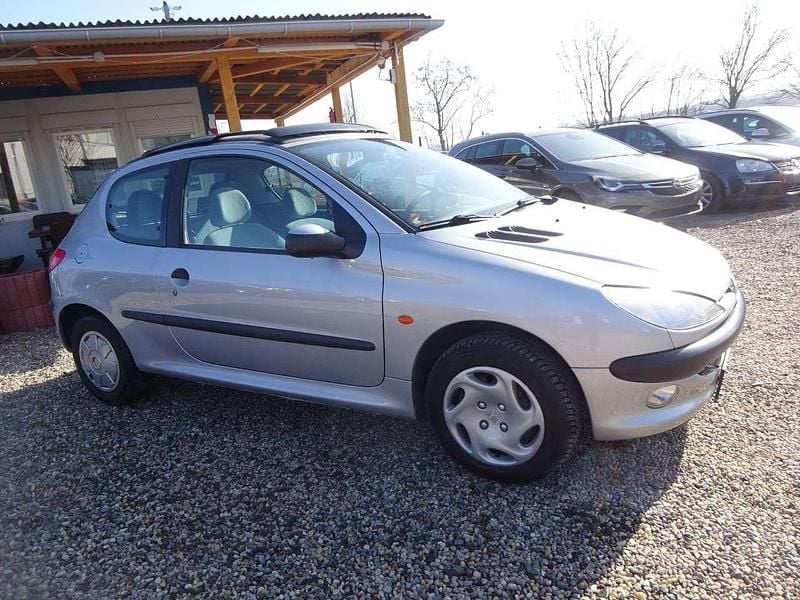 Gebraucht Peugeot 206 75 PS (55 kW) 1999 Silber Kleinwagen