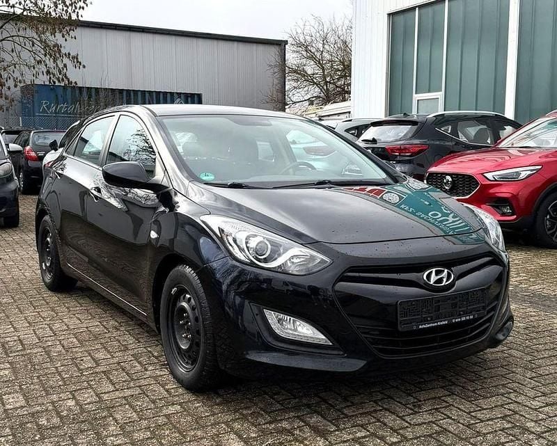 Gebraucht Hyundai i30 99 PS (72 kW) 2014 Schwarz Limousine