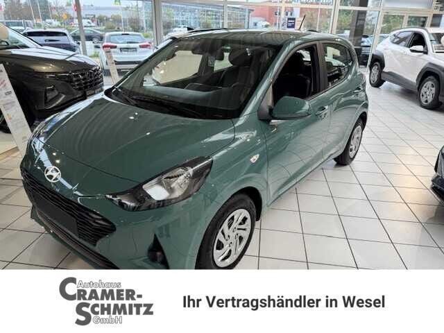 Grün Neu 2025 Hyundai i10 Select Kleinwagen | 15.890 € (Guter Preis) - Bild 1/4