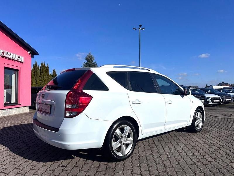 Gebraucht Kia Ceed Sportswagon 125 PS (91 kW) 2012 Weiß Kombi