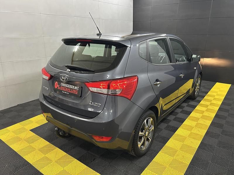 Gebraucht Hyundai ix20 125 PS (91 kW) 2017 Metallic Kleinwagen