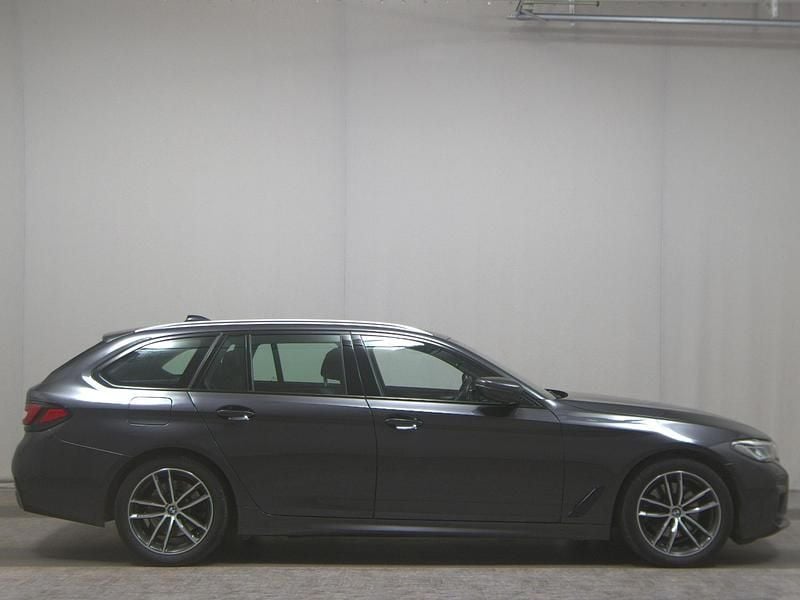 Gebraucht BMW 520 M Sport 190 PS (139 kW) 2023 Grau Kombi