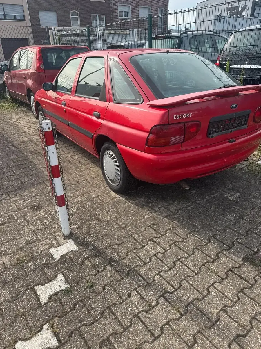 Gebraucht Ford Escort 116 PS (85 kW) 1996 Rot Limousine
