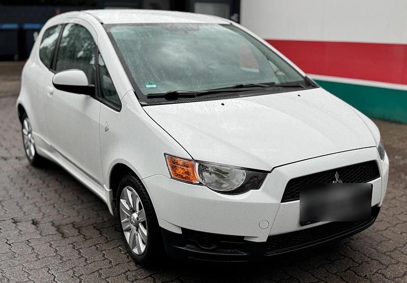 Weiß Gebraucht 2012 Mitsubishi Colt Limousine | 3.900 € (Etwas zu teuer) - Bild 1/4