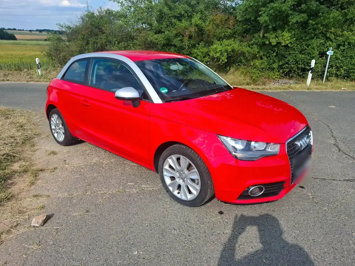 Gebraucht Audi A1 Ambition 122 PS (89 kW) 2011 Rot Kleinwagen