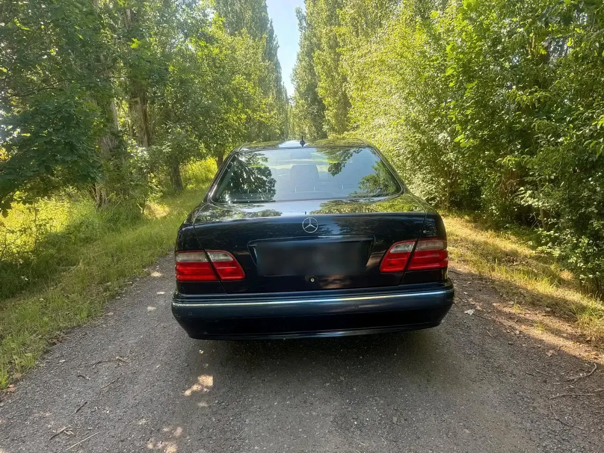 Gebraucht Mercedes E280 Elegance 204 PS (150 kW) 2001 Blau Limousine