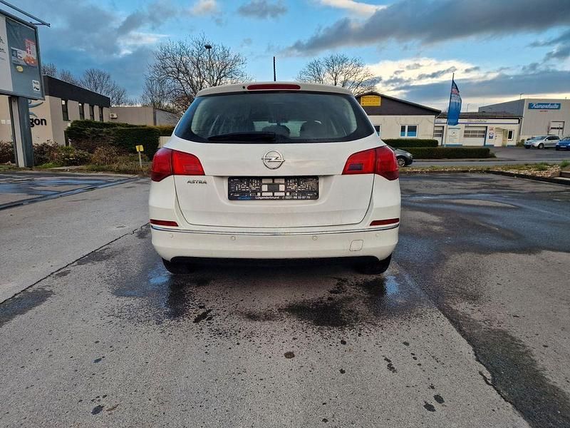 Gebraucht Opel Astra Selection 116 PS (85 kW) 2015 Weiß Kombi