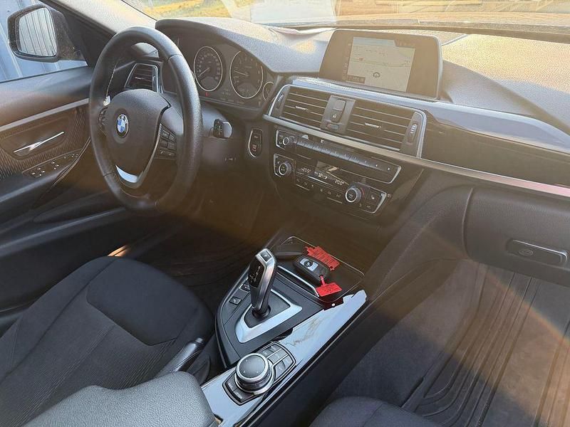 Gebraucht BMW 320 Advantage 184 PS (135 kW) 2018 Schwarz Kombi