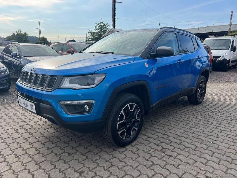 Hydro blue pearl coat (blau) Gebraucht 2020 Jeep Compass Trailhawk SUV | 19.878 € (Fairer Preis) - Bild 1/4