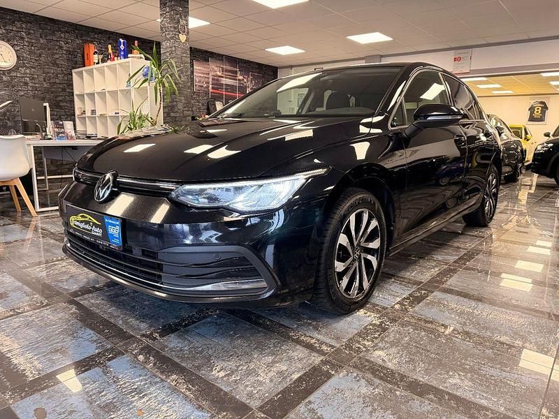 Schwarz Gebraucht 2021 VW Golf VIII Active Limousine | 16.950 € (Fairer Preis) - Bild 1/4