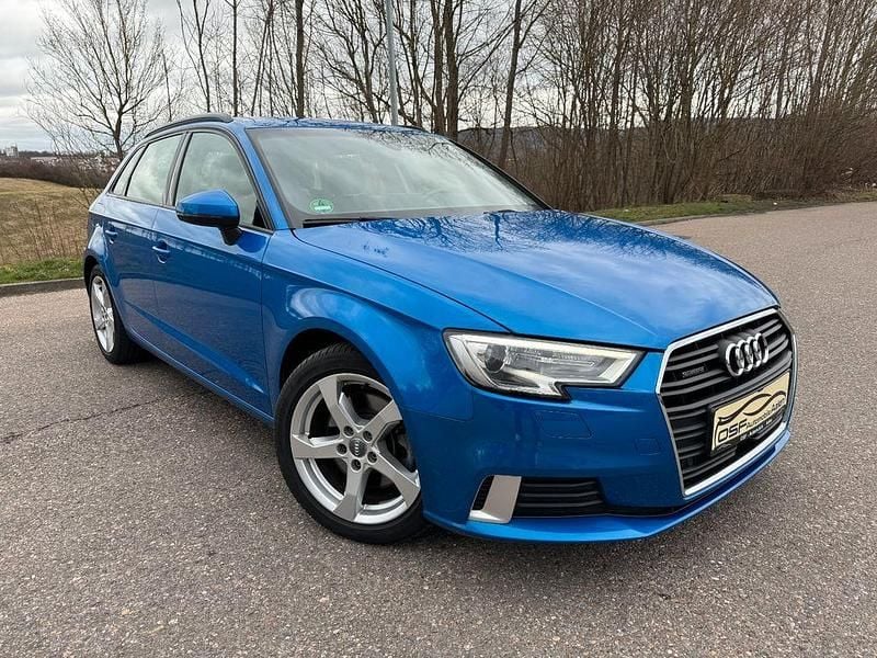 Blau Gebraucht 2018 Audi A3 Sport Limousine | 16.900 € (Superpreis) - Bild 1/4