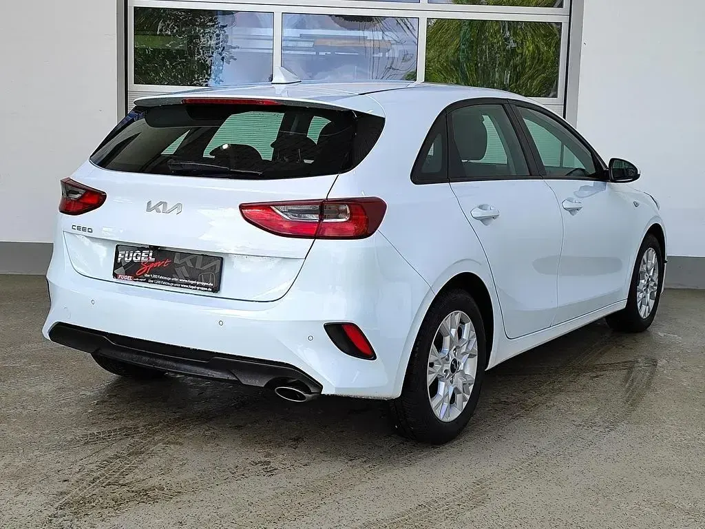 Usado Kia Ceed Play 160 CV (117 kW) 2023 Blanco Utilitario