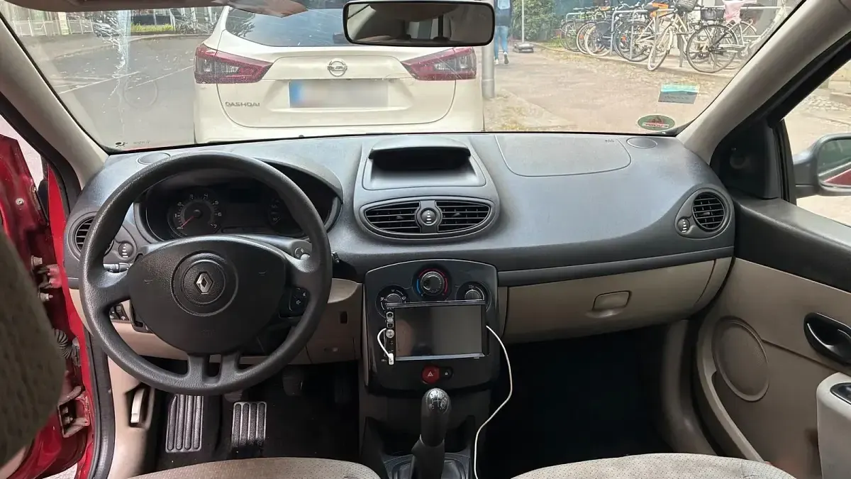 Gebraucht Renault Clio 75 PS (55 kW) 2005 Rot Kleinwagen