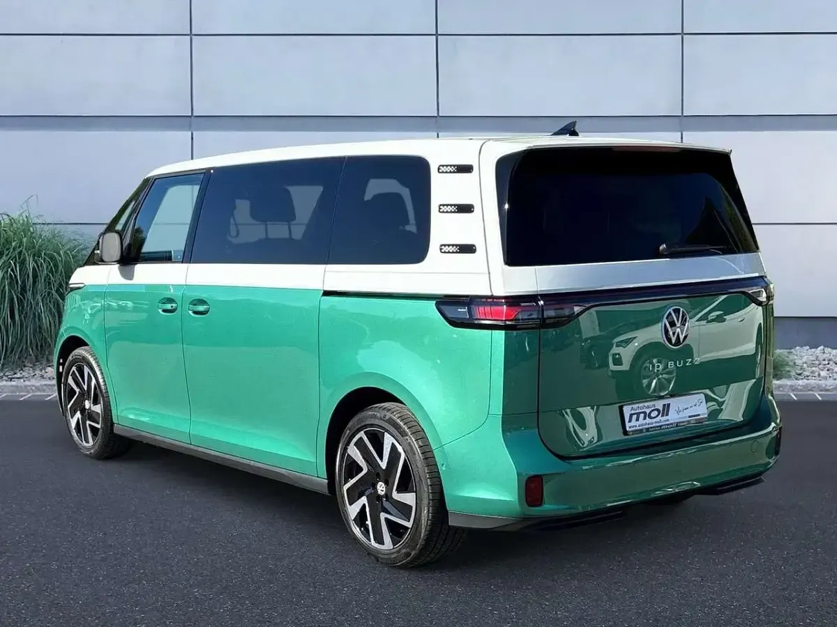 Neu VW ID. Buzz Pro 210 kW (286 PS) 2026 Candyweiß/bay leaf green meta Van / Kleinbus