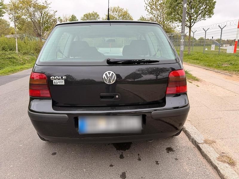 Second-hand VW Golf 2002 Negru Coupe