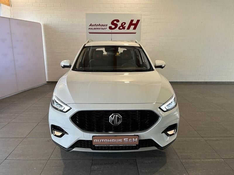 Neu MG ZS Luxury 106 PS (77 kW) 2025 Weiß Limousine
