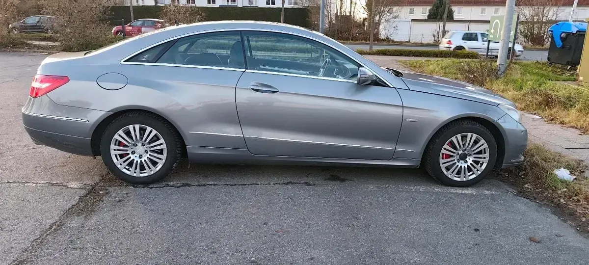 Gebraucht Mercedes E350 231 PS (169 kW) 2009 Silber Coupé