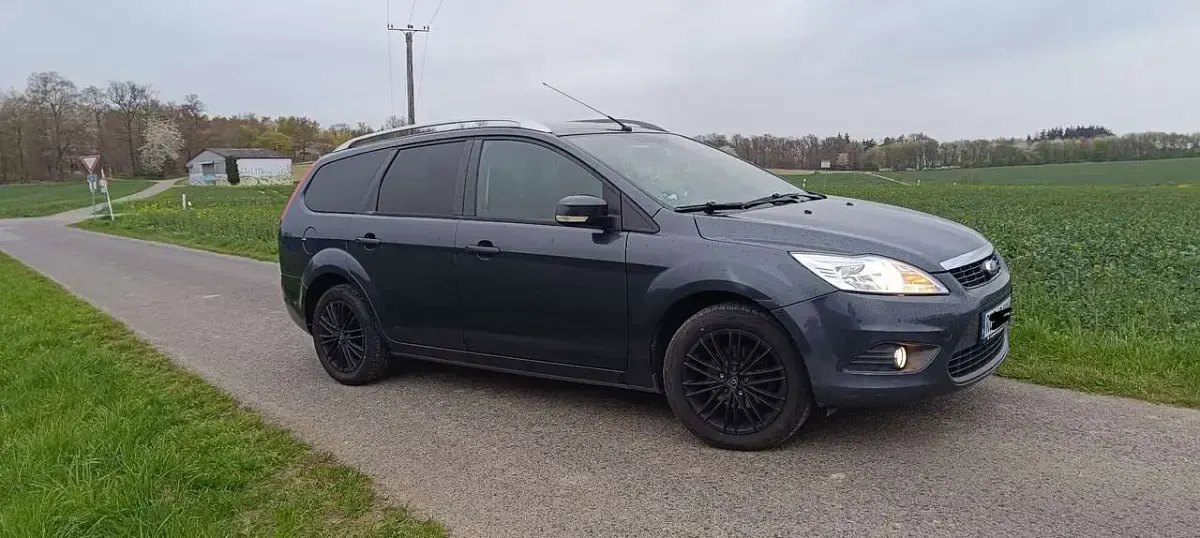 Gebraucht Ford Focus Viva 109 PS (80 kW) 2010 Grau Kombi