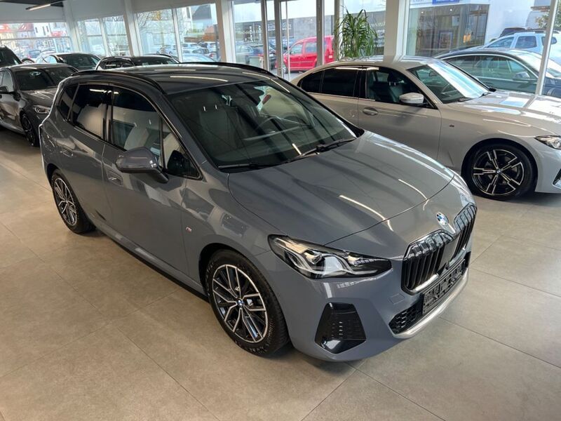 Grau Gebraucht 2023 BMW 218 Active Tourer M Sport Van / Kleinbus | 30.900 € (Guter Preis) - Bild 1/4