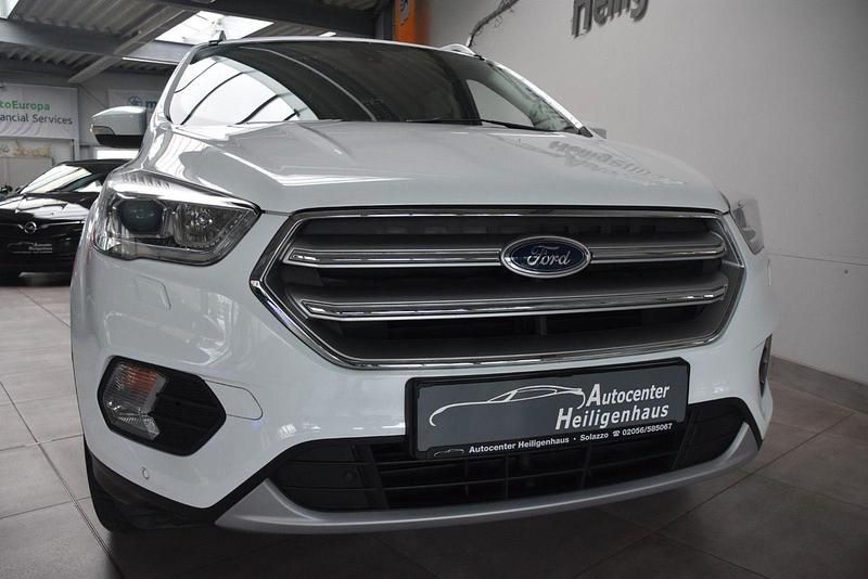 Gebraucht Ford Kuga Titanium 179 PS (131 kW) 2018 Weiß SUV