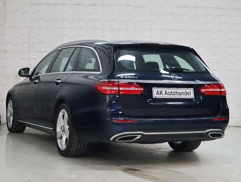 Gebraucht Mercedes E350 258 PS (189 kW) 2017 Blau Kombi