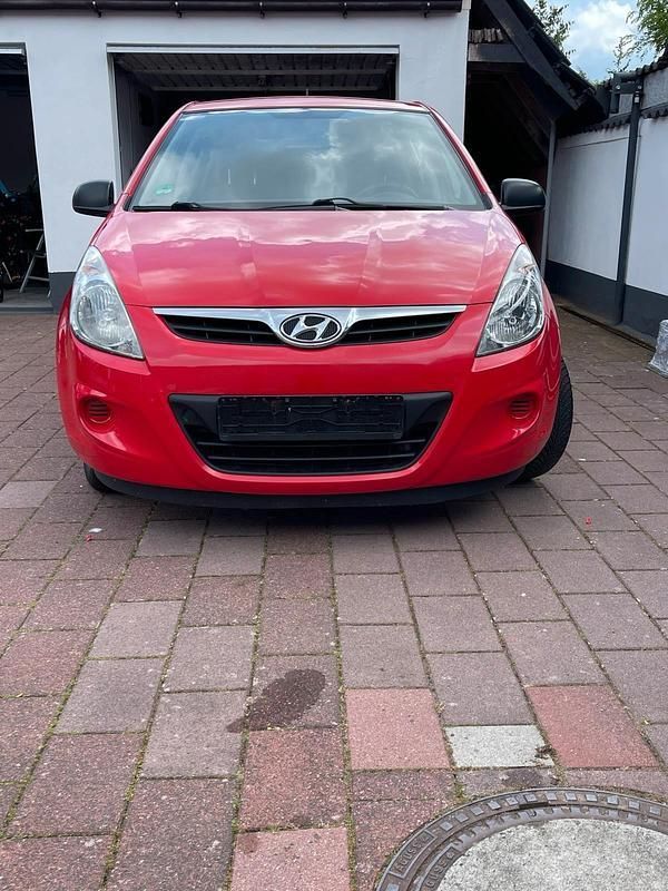 Rot Gebraucht 2010 Hyundai i20 Kleinwagen | 2.500 € (Guter Preis) - Bild 1/4