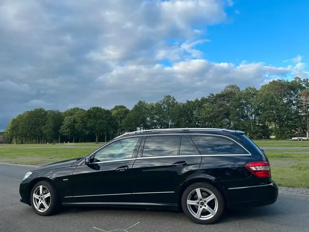 Gebraucht Mercedes E200 136 PS (100 kW) 2010 Schwarz Kombi