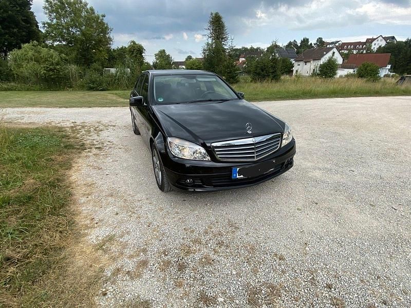 Schwarz Gebraucht 2009 Mercedes C180 Limousine | 10.500 € (Fairer Preis) - Bild 1/4