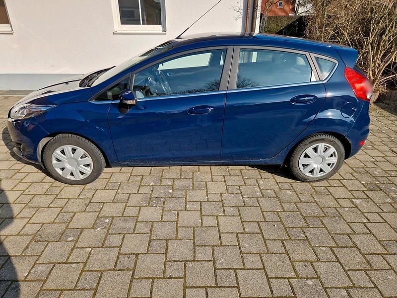Gebraucht Ford Fiesta 95 PS (69 kW) 2016 Blau Kleinwagen