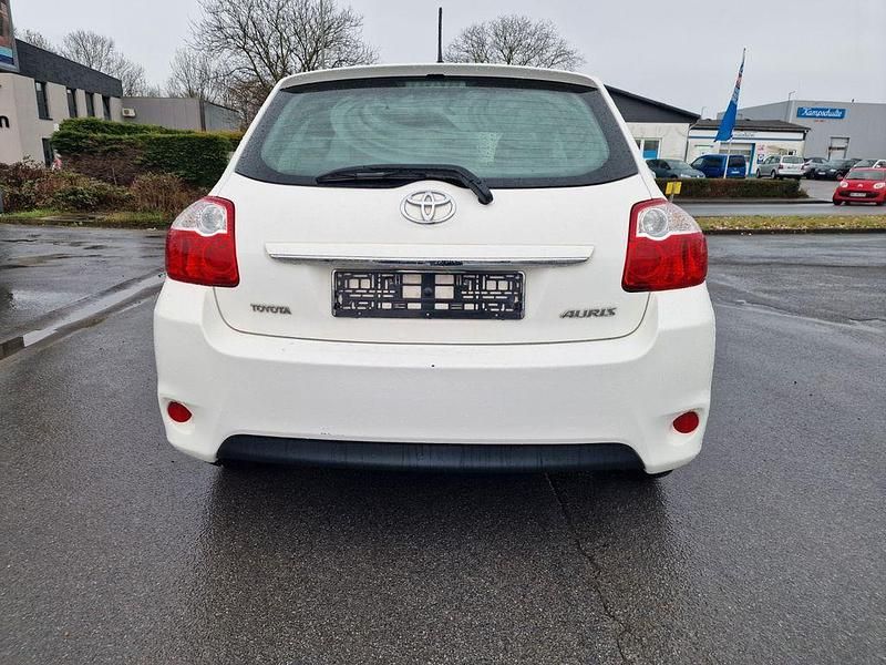 Gebraucht Toyota Auris 99 PS (72 kW) 2012 Weiß Limousine