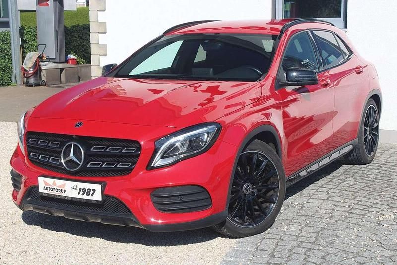 Jupiterrot uni Gebraucht 2017 Mercedes GLA200 AMG SUV | 19.900 € (Fairer Preis) - Bild 1/4