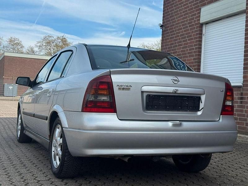 Second-hand Opel Astra 84 CP (61 kW) 2003 Argintiu Berlinǎ