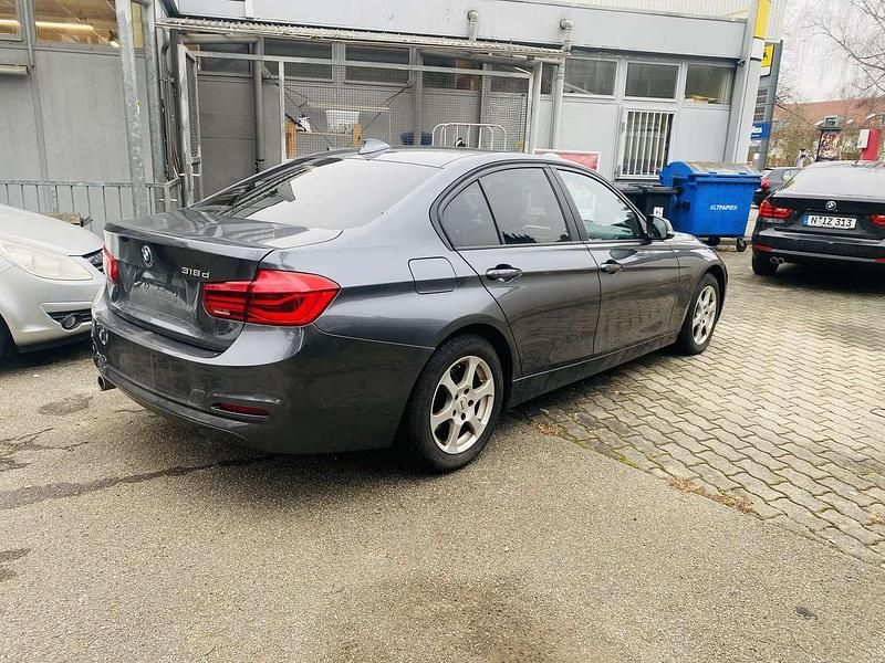 Gebraucht BMW 318 150 PS (110 kW) 2017 Grau Limousine