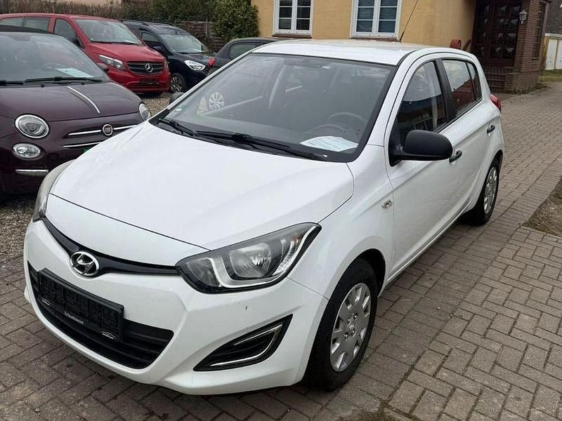 Gebraucht Hyundai i20 Edition 86 PS (63 kW) 2014 Weiß Kleinwagen