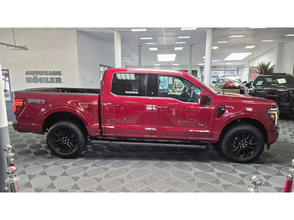 Neu Ford V8 Lariat 400 PS (294 kW) 2026 Rot SUV