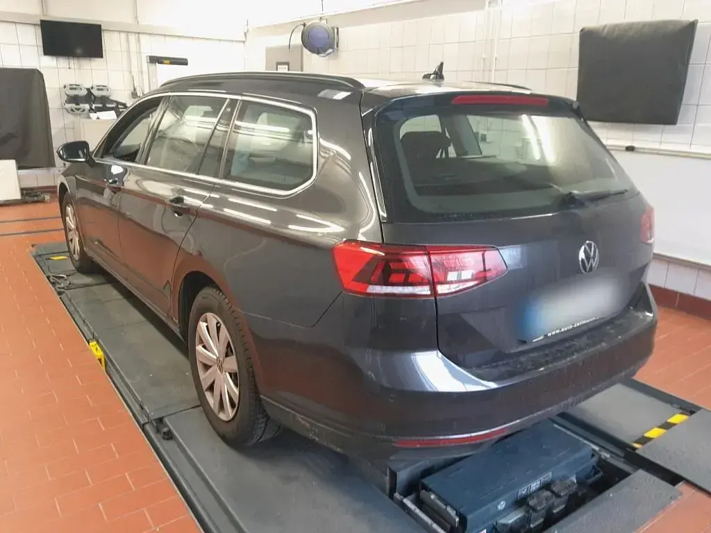 Gebraucht VW Passat Business 150 PS (110 kW) 2022 Manganese gray metallic Kombi