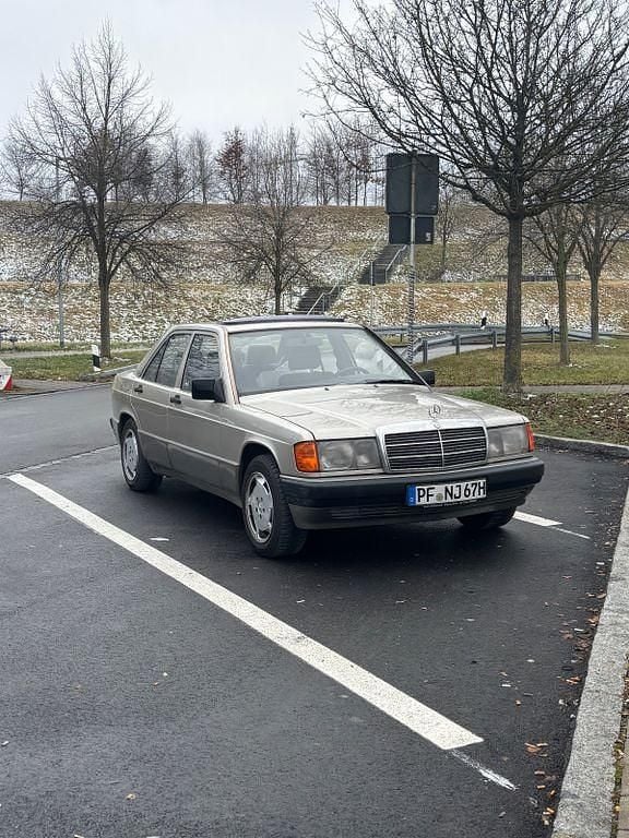 Gebraucht Mercedes 190 75 PS (55 kW) 1990 Gold Limousine