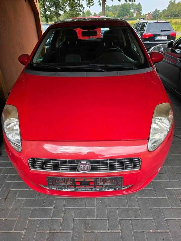Rot Gebraucht 2009 Fiat Grande Punto Kleinwagen | 1.399 € (Superpreis) - Bild 1/4