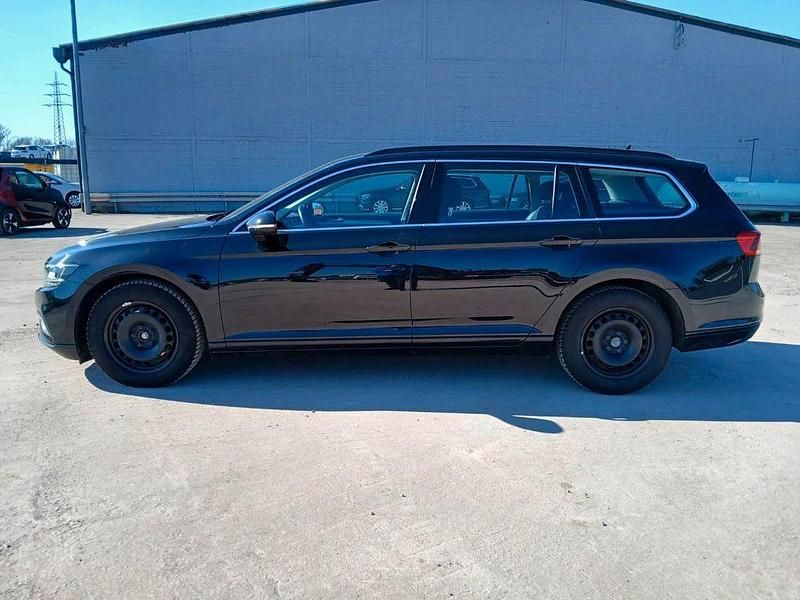 Gebraucht VW Passat 150 PS (110 kW) 2020 Schwarz Limousine