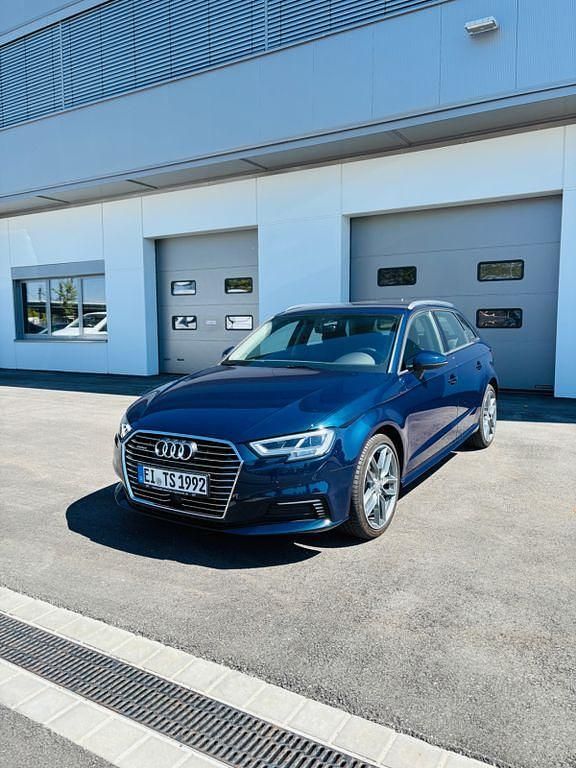 Blau Gebraucht 2020 Audi A3 e-tron Sport Kleinwagen | 20.000 € (Superpreis) - Bild 1/4