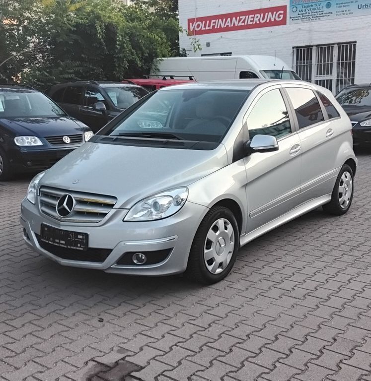 Silber Gebraucht 2011 Mercedes B180 Van / Kleinbus | 5.450 € (Fairer Preis) - Bild 1/4