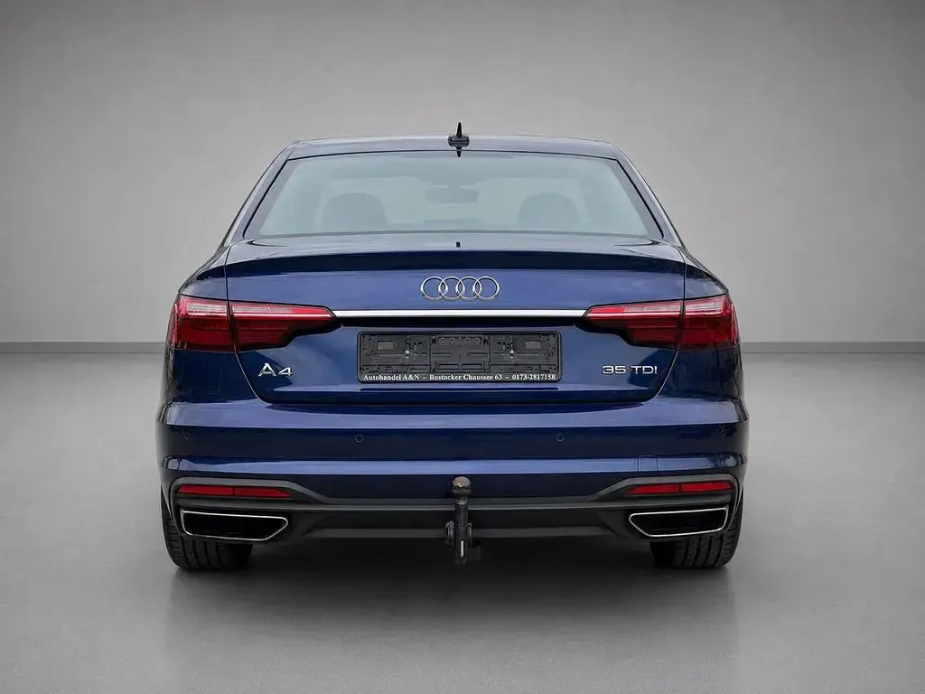 Gebraucht Audi A4 Sport 163 PS (119 kW) 2022 Blau Limousine