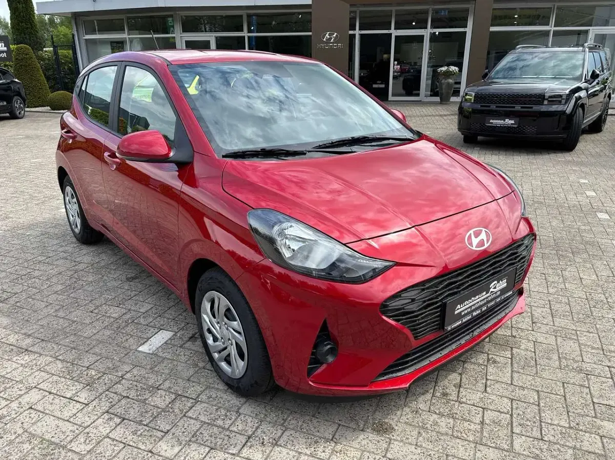 Neu Hyundai i10 63 PS (46 kW) 2025 Dragon red Kleinwagen