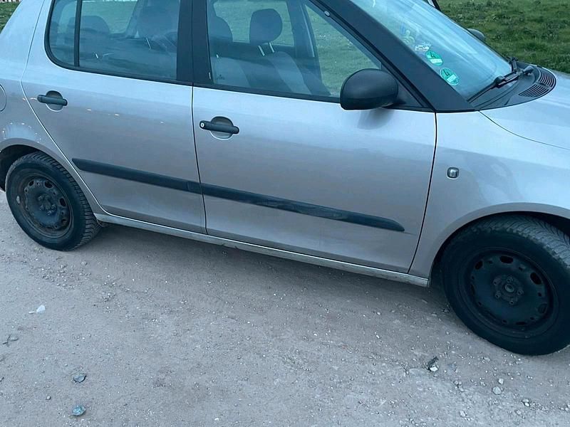 Gebraucht Skoda Fabia 70 PS (51 kW) 2009 Grau Kleinwagen