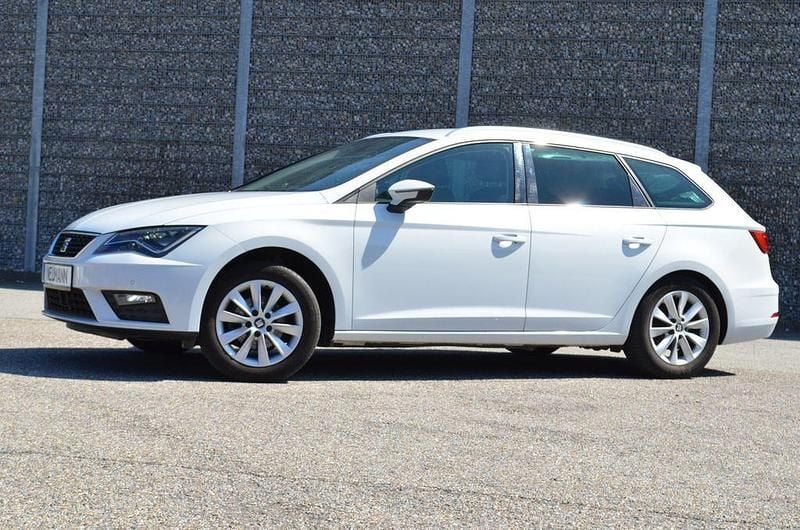 Weiß Gebraucht 2019 Seat Leon ST Style Kombi | 11.980 € (Fairer Preis) - Bild 1/4
