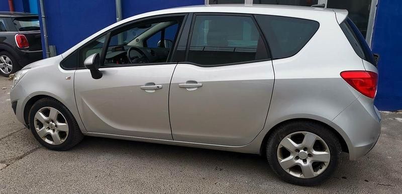 Gebraucht Opel Meriva 140 PS (102 kW) 2012 Silber Van / Kleinbus