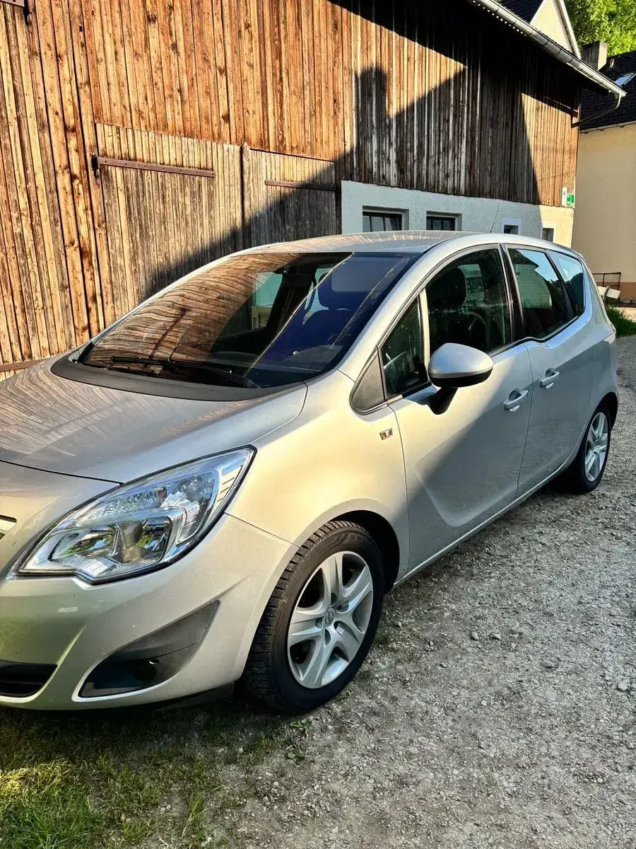 Gebraucht Opel Meriva Active 120 PS (88 kW) 2013 Silber Van / Kleinbus